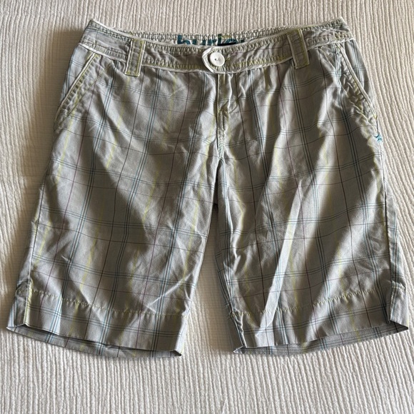 Hurley Pants - Hurley White and Blue Graphic Bermuda shorts / 7